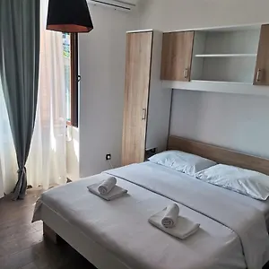 https://elins-rooms-in-center.pula-hotels.org