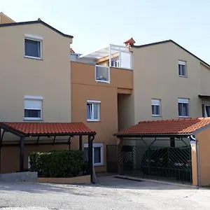 Piranesi With A Parking Space Apartament Pula